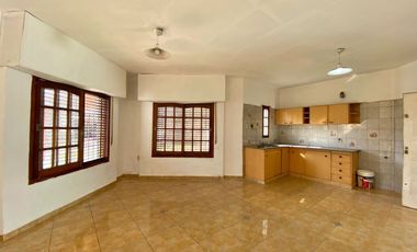 ALQUILER  Casa 3 ambientes Longchamps