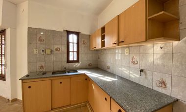 ALQUILER  Casa 3 ambientes Longchamps