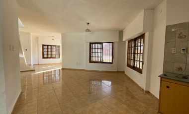 ALQUILER  Casa 3 ambientes Longchamps