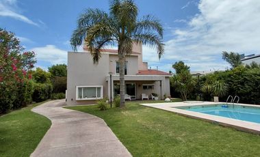 ALQUILER CASA PREMIUM 3 DORMITORIOS MENDIOLAZA