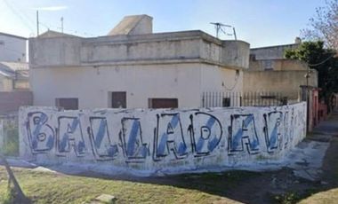 CASA EN VENTA C/PATIO Y TERRAZA-MTE.CHINGOLO-LANÚS