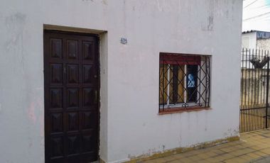 CASA EN VENTA C/PATIO Y TERRAZA-MTE.CHINGOLO-LANÚS
