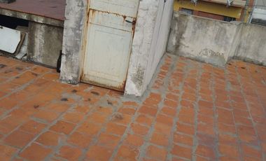 CASA EN VENTA C/PATIO Y TERRAZA-MTE.CHINGOLO-LANÚS