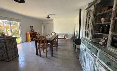 Casa 2 ambientes con parque en Los Acantiladdos