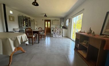 Casa 2 ambientes con parque en Los Acantiladdos