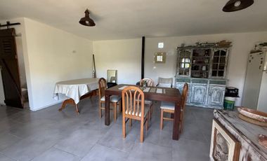 Casa 2 ambientes con parque en Los Acantiladdos