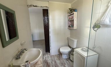 Casa 2 ambientes con parque en Los Acantiladdos