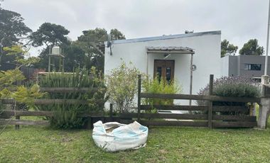 Casa 2 ambientes con parque en Los Acantiladdos