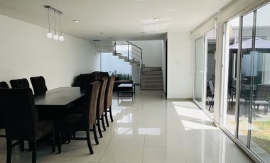 CASA AMUEBLADA EN RENTA DE 4 RECÁMARAS EN LOMAS 2