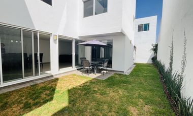 CASA AMUEBLADA EN RENTA DE 4 RECÁMARAS EN LOMAS 2