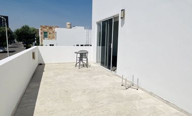 CASA AMUEBLADA EN RENTA DE 4 RECÁMARAS EN LOMAS 2