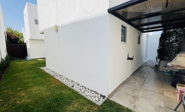 CASA AMUEBLADA EN RENTA DE 4 RECÁMARAS EN LOMAS 2