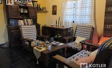 Casa en PH en buen estado  Temperley - 4 ambientes jardin y cochera