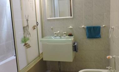 Casa en PH en buen estado  Temperley - 4 ambientes jardin y cochera