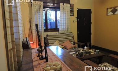 Casa en PH en buen estado  Temperley - 4 ambientes jardin y cochera