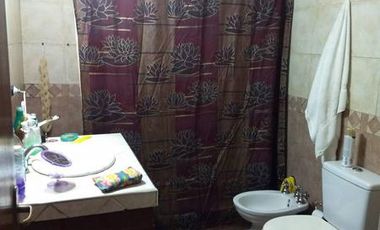 Excelente propiedad de dos plantas a la venta en Pontevedra a 100 mts de Av. Otero