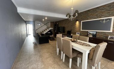 VENTA DÚPLEX DE 5 AMBIENTES EN FLORIDA MITRE