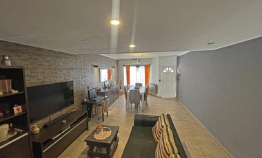 VENTA DÚPLEX DE 5 AMBIENTES EN FLORIDA MITRE