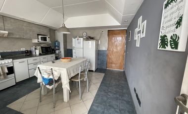 VENTA DÚPLEX DE 5 AMBIENTES EN FLORIDA MITRE