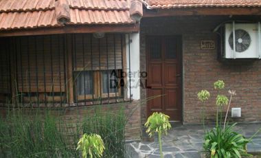 Casa en Venta en 414  y 144 Arturo Segui - Alberto Dacal Propiedades