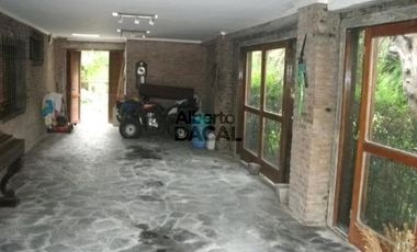 Casa en Venta en 414  y 144 Arturo Segui - Alberto Dacal Propiedades