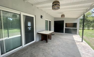 Venta casa en Lobos con jardín 850m2 Arbolado, Alambrado!