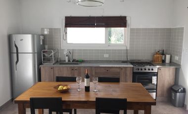 Venta casa en Lobos con jardín 850m2 Arbolado, Alambrado!