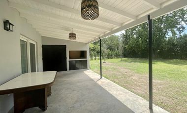 Venta casa en Lobos con jardín 850m2 Arbolado, Alambrado!