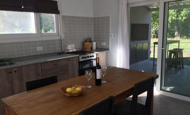 Venta casa en Lobos con jardín 850m2 Arbolado, Alambrado!