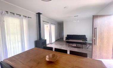 Venta casa en Lobos con jardín 850m2 Arbolado, Alambrado!