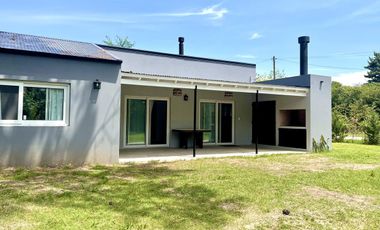 Venta casa en Lobos con jardín 850m2 Arbolado, Alambrado!