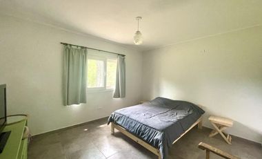 Venta casa en Lobos con jardín 850m2 Arbolado, Alambrado!