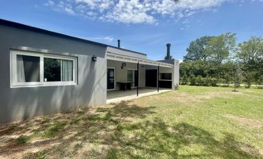 Venta casa en Lobos con jardín 850m2 Arbolado, Alambrado!