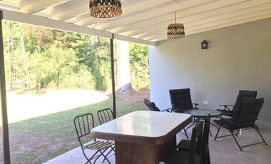 Venta casa en Lobos con jardín 850m2 Arbolado, Alambrado!