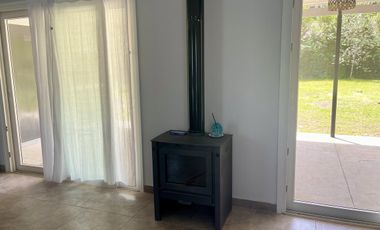 Venta casa en Lobos con jardín 850m2 Arbolado, Alambrado!