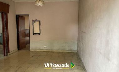 Venta Apto Crédito Hipotecario PH 3 Ambientes con Patio y Garage - Paso Del Rey Norte