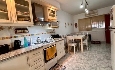 EXCELENTE CHALET 5 AMBIENTES EN SAN MARTIN CENTRO