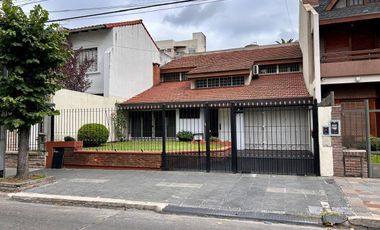 EXCELENTE CHALET 5 AMBIENTES EN SAN MARTIN CENTRO