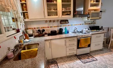 EXCELENTE CHALET 5 AMBIENTES EN SAN MARTIN CENTRO