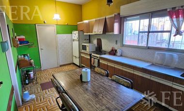 Venta casa 4 ambientes con cochera en Crucecita