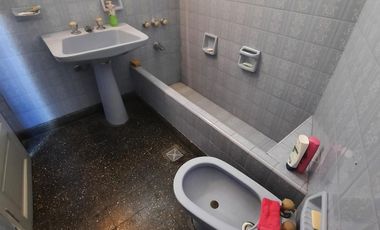 Venta casa 4 ambientes con cochera en Crucecita