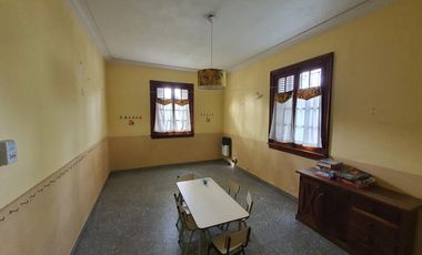 Casa sobre doble lote en Banfield Oeste