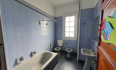 Casa sobre doble lote en Banfield Oeste