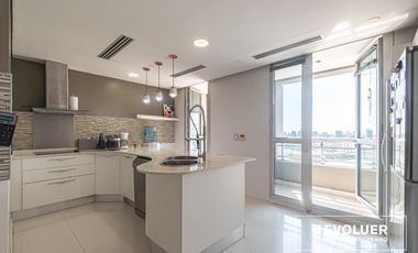 Alquiler Departamento 4 ambientes, amenities y cochera en Puerto Madero