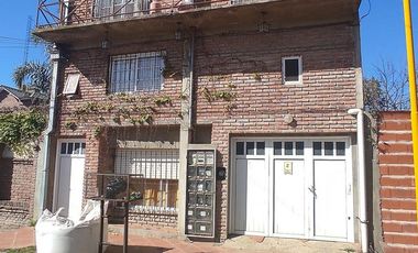 Edificio de 8 departamentos y cochera - Oportunidad, importante rentabilidad