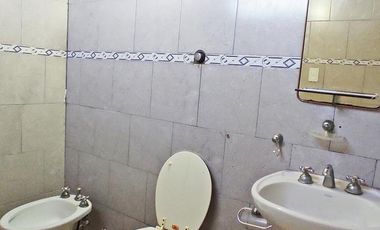 Edificio de 8 departamentos y cochera - Oportunidad, importante rentabilidad