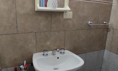 Edificio de 8 departamentos y cochera - Oportunidad, importante rentabilidad