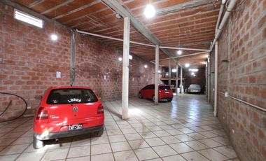 Edificio de 8 departamentos y cochera - Oportunidad, importante rentabilidad