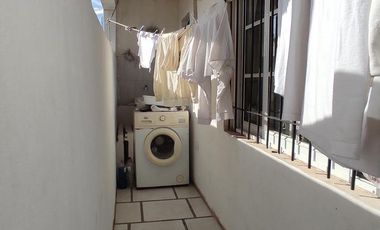 Edificio de 8 departamentos y cochera - Oportunidad, importante rentabilidad