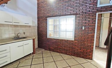 Edificio de 8 departamentos y cochera - Oportunidad, importante rentabilidad